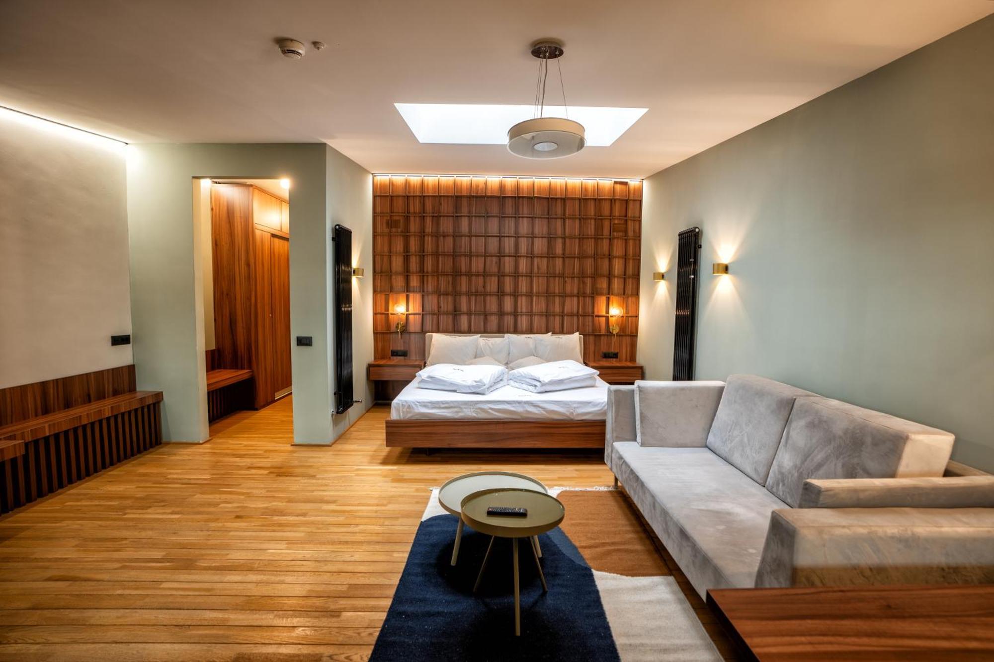 Hotel Curtea Veche Curtea de Argeş Extérieur photo